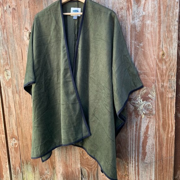 Ladies Sleeved Poncho - Picture 3 of 4